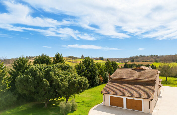 Maison beaux volumes sur terrain 3 180 m2 — photo 3