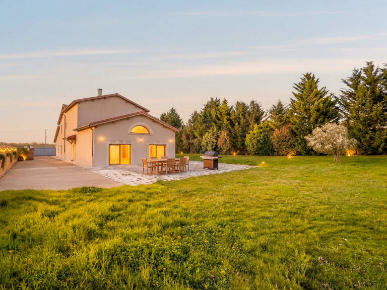 Maison beaux volumes sur terrain 3 180 m2 — photo 1