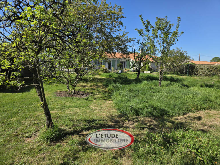 ST MARS DE COUTAIS VILLAGE : 197 m2 habitables de plain pied — photo 1