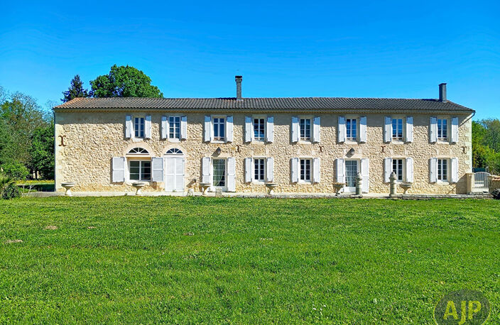 Magnifique propriété en pierre avec parc arboré sur 9000 m² ! — photo 2