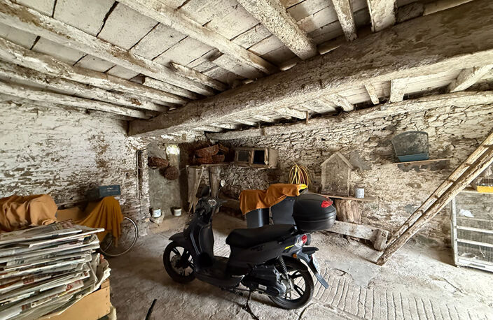 BATISSE EN PIERRE A RENOVER AU CALME DE  SON HAMEAU — photo 2