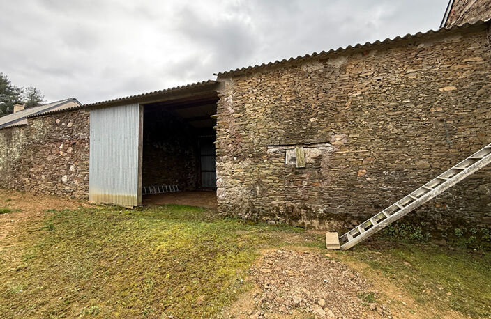 BATISSE EN PIERRE A RENOVER AU CALME DE  SON HAMEAU — photo 4