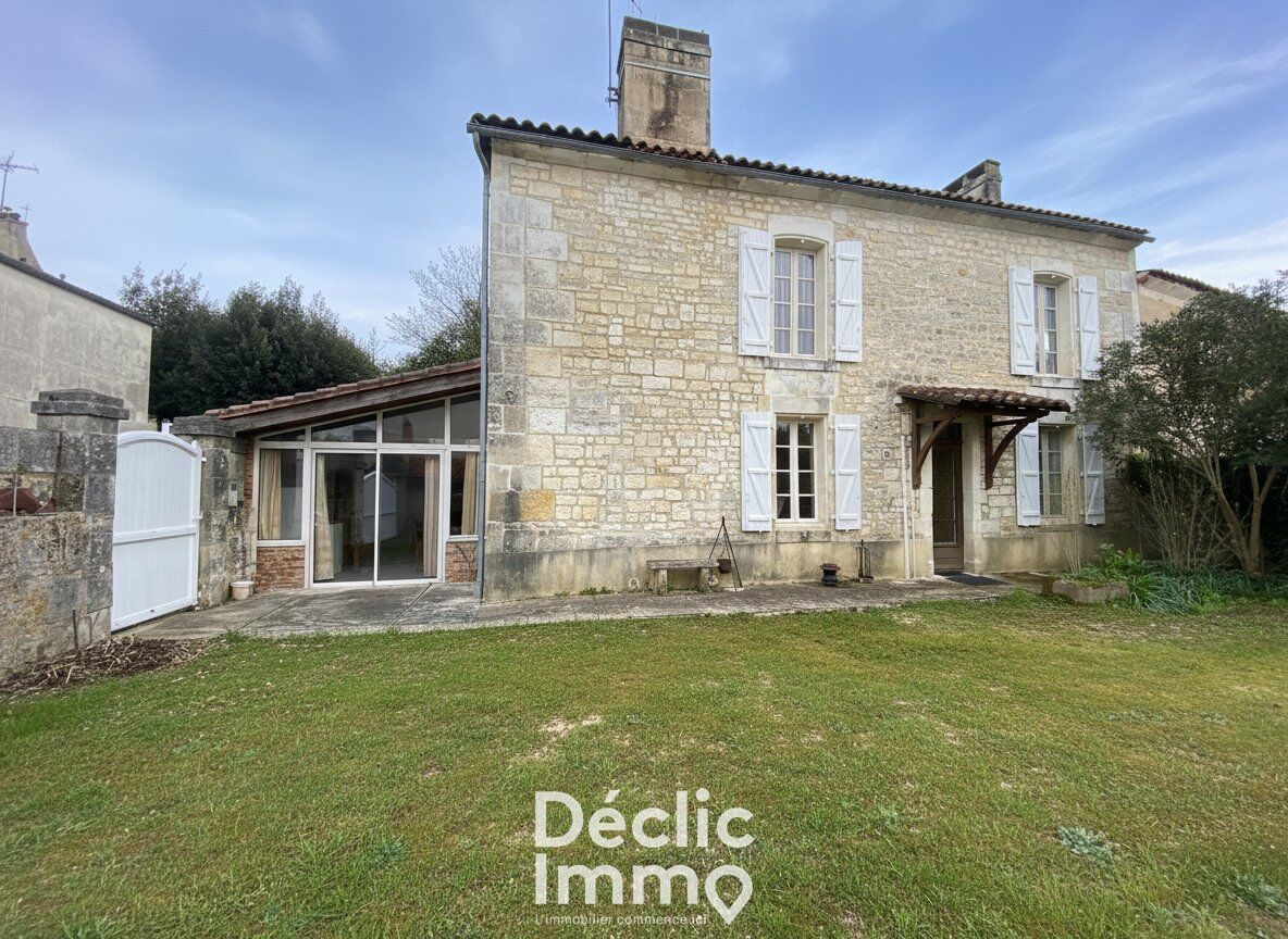 Villa / Maison  T5 à vendre Saint-Même-les-Carrières 16720