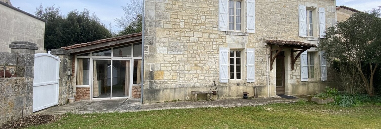 Maison 5 Pièces 113 m² à vendre à Saint-Même-les-Carrières (16720)