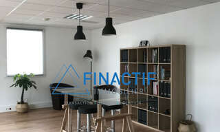 Bureau  75 m² à louer à Éguilles (13510)