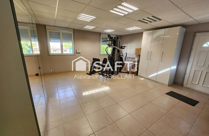 LOCAL PROFESSIONNEL ET TERRAIN — photo 2