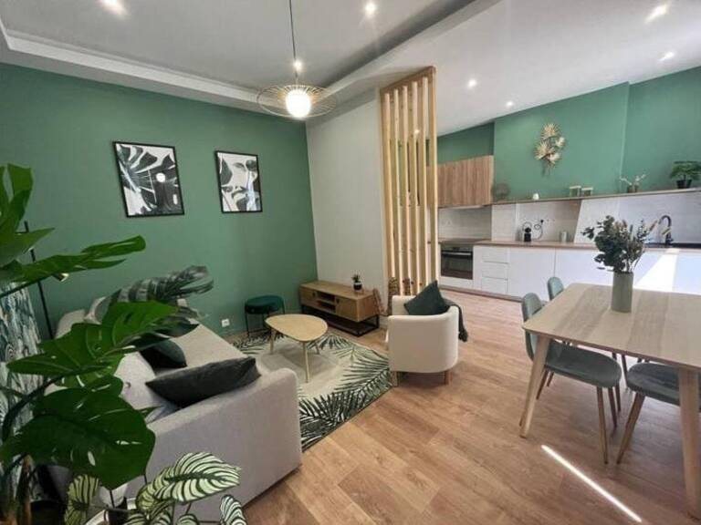 T2 de haut standing meublé à La Joliette, refait à neuf par décorateur, à deux pas de la Major et du front de mer. — photo 1