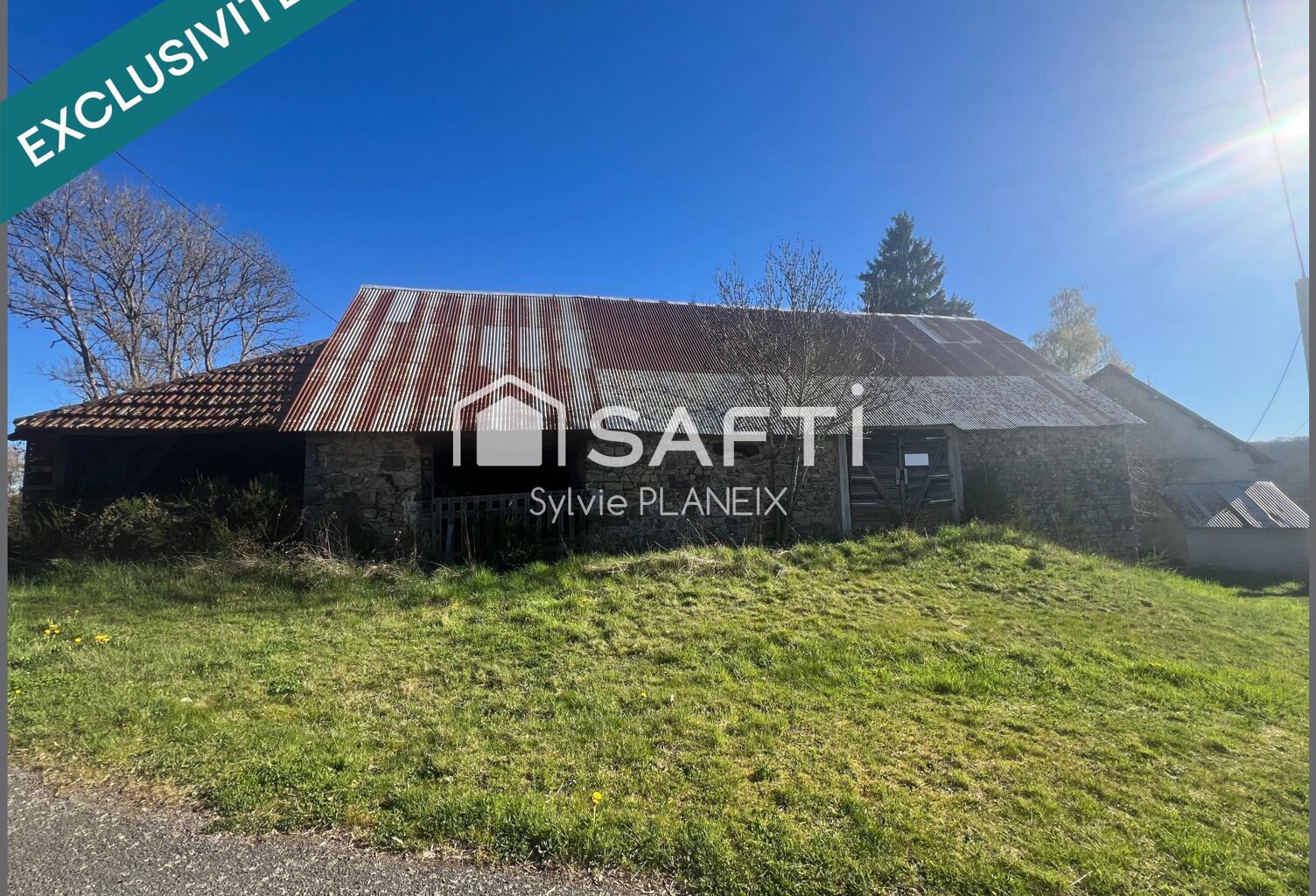 Grange de 200 m2 environ avec étable, terrain de 1860 m2. — photo 1