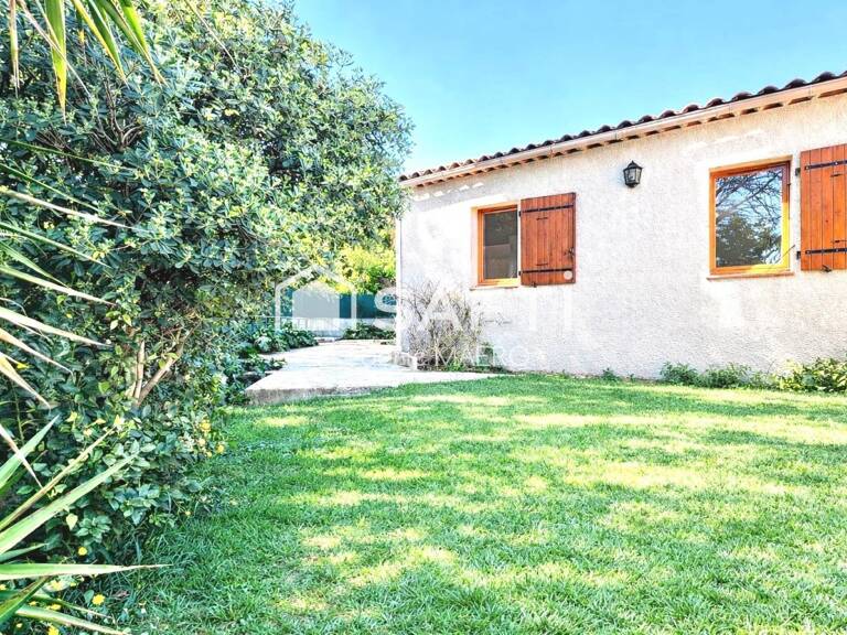 Maison de plain pied idéalement située avec possibilité 4 chambres. — photo 1