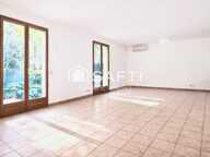 Maison de plain pied idéalement située avec possibilité 4 chambres. — photo 4
