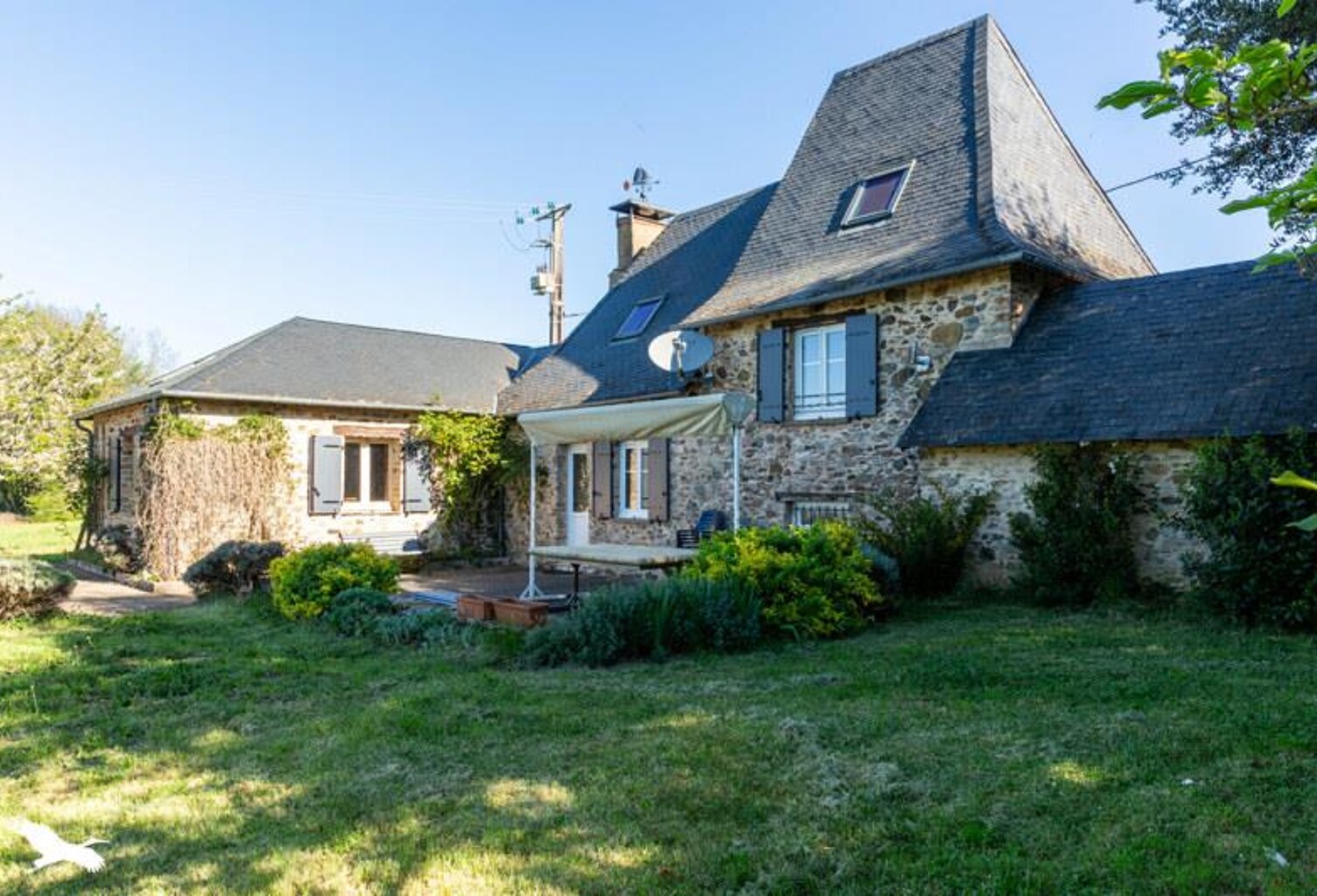 Maison en pierre de 5 pièces principales — photo 1