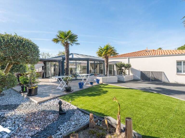 Contemporaine de 7 pièces principales — photo 1