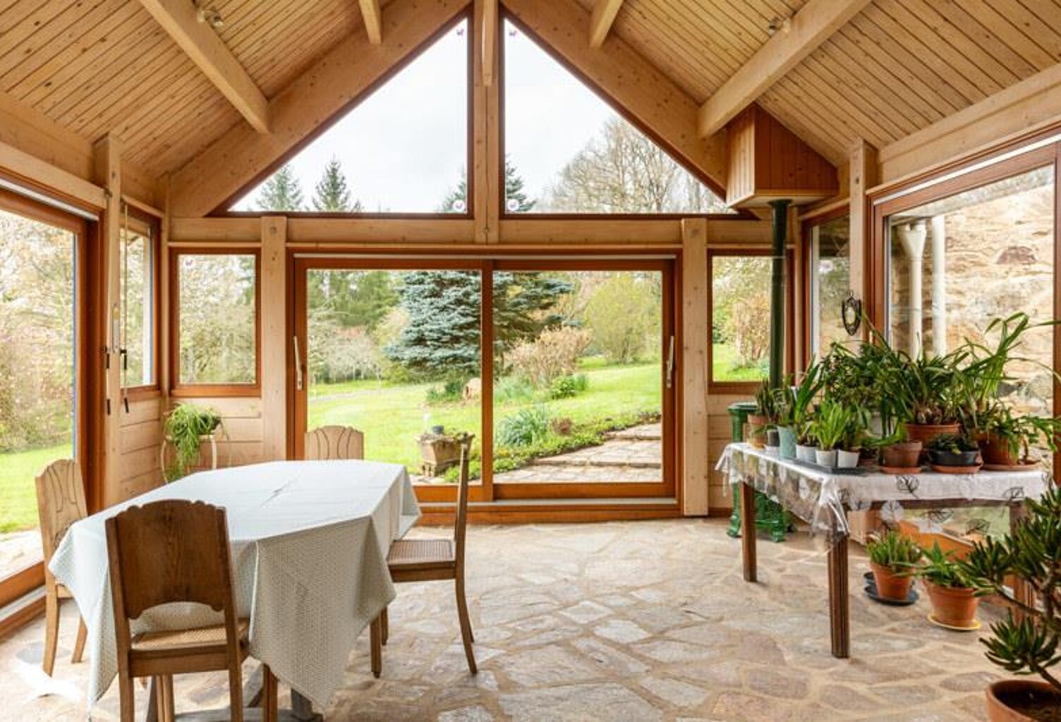 Maison en pierre de 6 pièces principales — photo 1