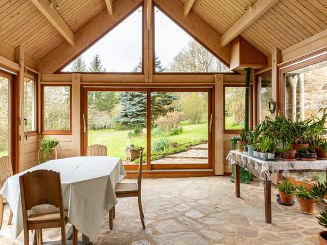 Maison en pierre de 6 pièces principales — photo du bien