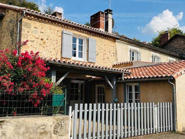 Maison en pierre de 3 pièces principales — photo du bien