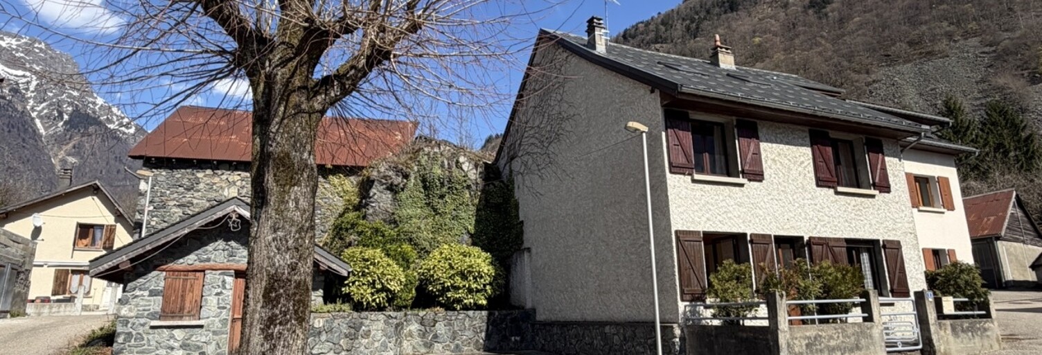 Maison 8 Pièces 202 m² à vendre à Livet-et-Gavet (38220)