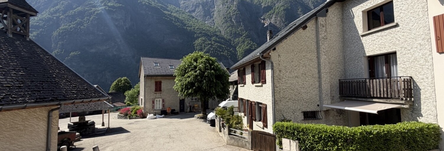 Maison 8 Pièces 202 m² à vendre à Livet-et-Gavet (38220)