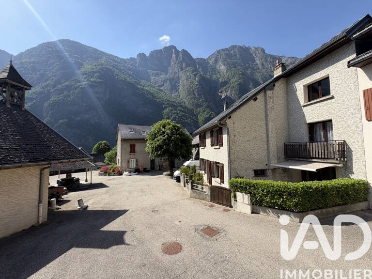 Vente Maison/villa 8 pièces — photo 1