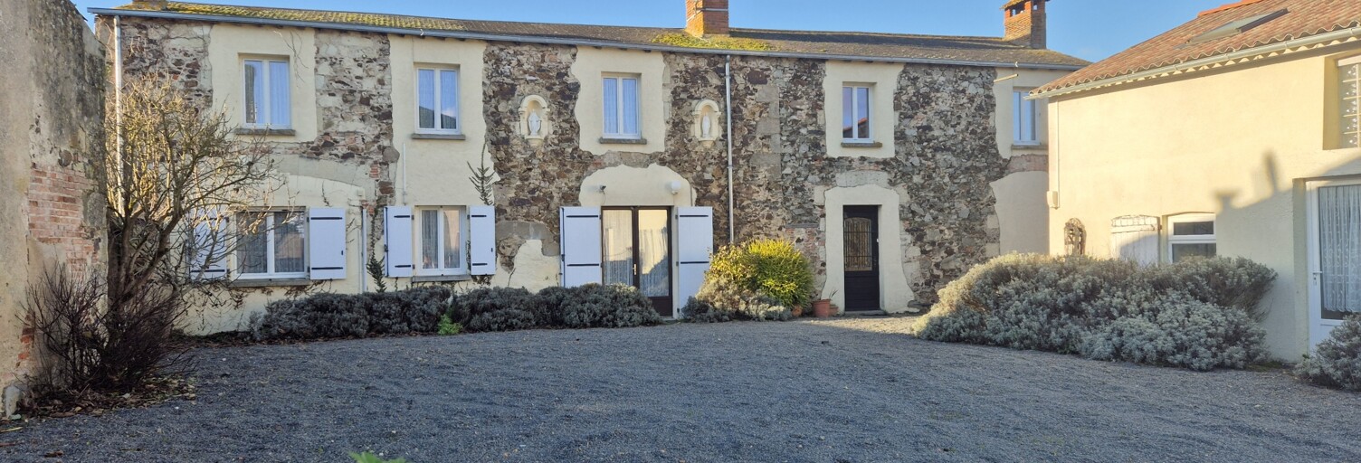 Maison 10 Pièces 368 m² à vendre à Argenton-les-Vallées (79150)