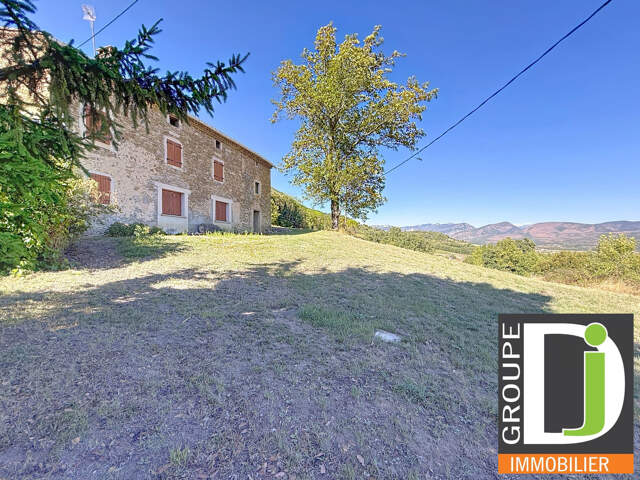 Corps de ferme à vendre à Suze, avec grande parcelle de terrai — photo du bien