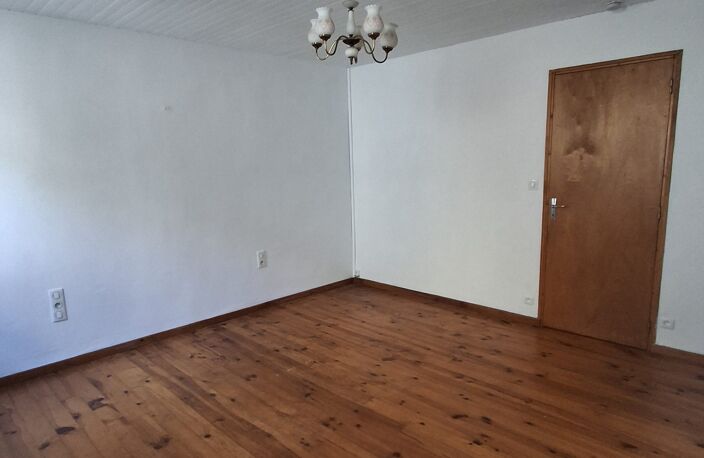 ROQUECOURBE - Maison de village — photo 4