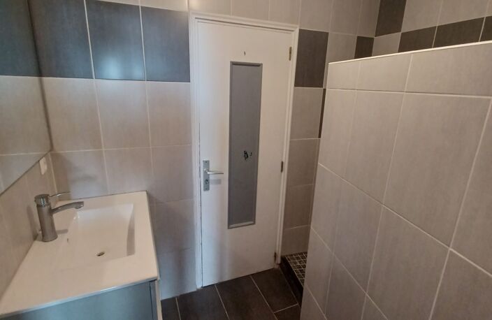 ROQUECOURBE - Maison de village — photo 5