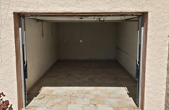 BOX - GARAGE SUR LES HAUTEUR DE BORMES-LES-MIMOSAS — photo 3