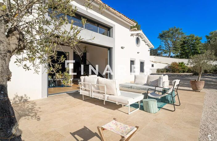 LA MAJESTUEUSE - Villa T8 de 305m² dont une dépendance T3 de 35m — photo 2