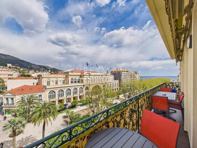Appartement 3 pièces en dernier étage avec balcons, vue mer - Me — photo du bien