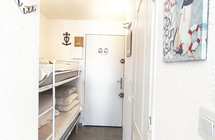Studio cabine traversant rez-de-chaussée surélevé de 22 m² ave — photo 2