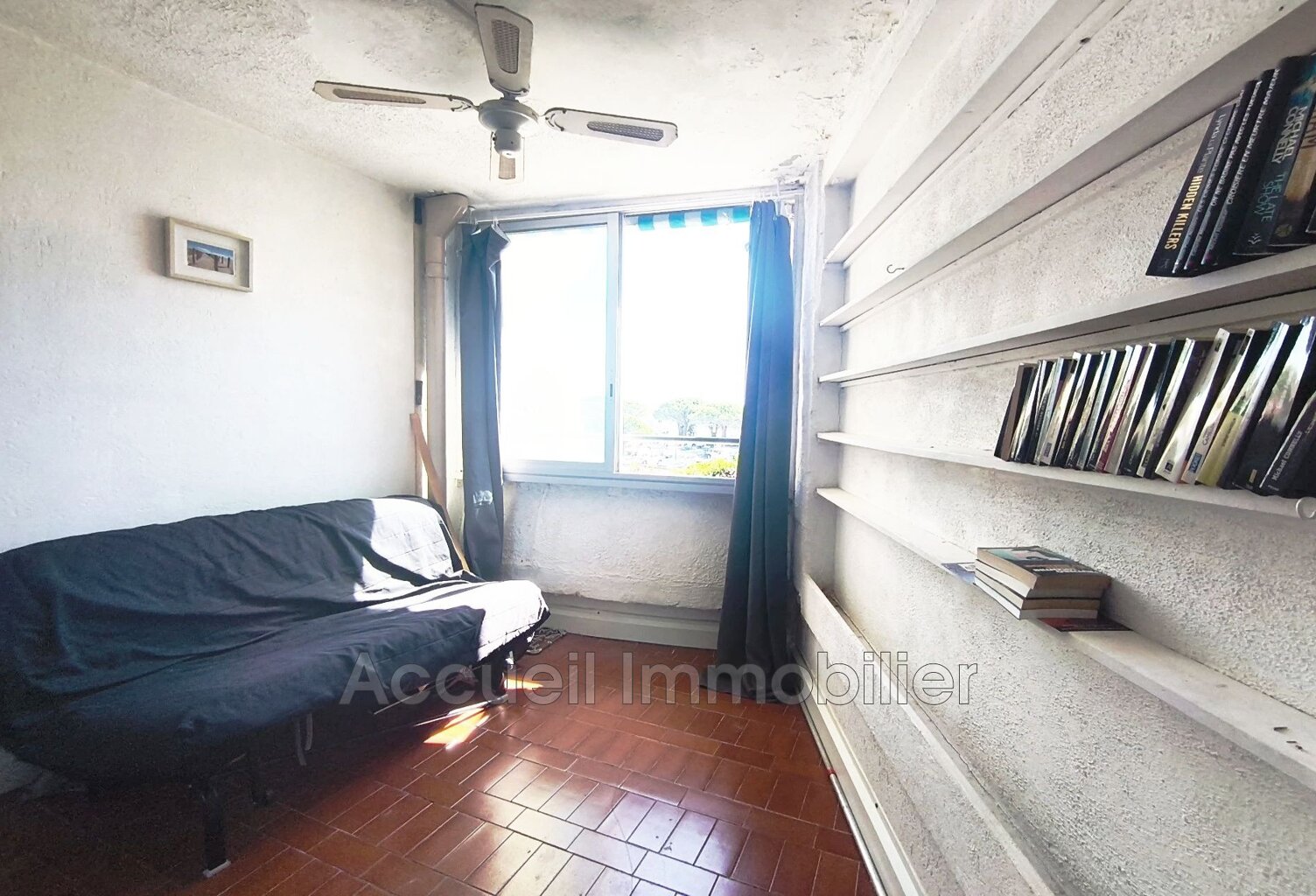 Studio au 1er étage d''environ 28 m² avec loggia vitrée exposé — photo 1