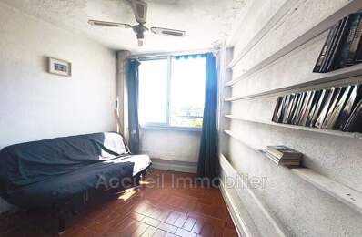 Studio au 1er étage d''environ 28 m² avec loggia vitrée exposé — photo du bien