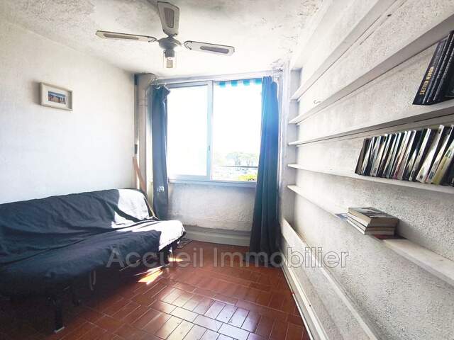 Studio au 1er étage d''environ 28 m² avec loggia vitrée exposé — photo du bien