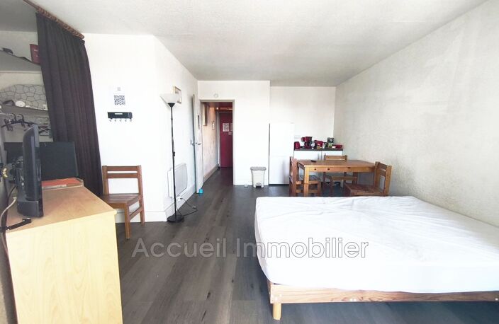 Studio au 1er étage d''environ 28 m² avec loggia vitrée exposé — photo 2