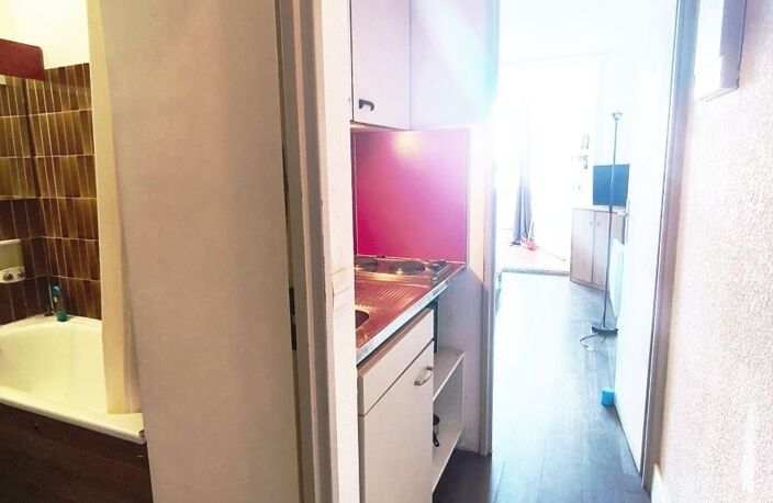 Studio au 1er étage d''environ 28 m² avec loggia vitrée exposé — photo 3