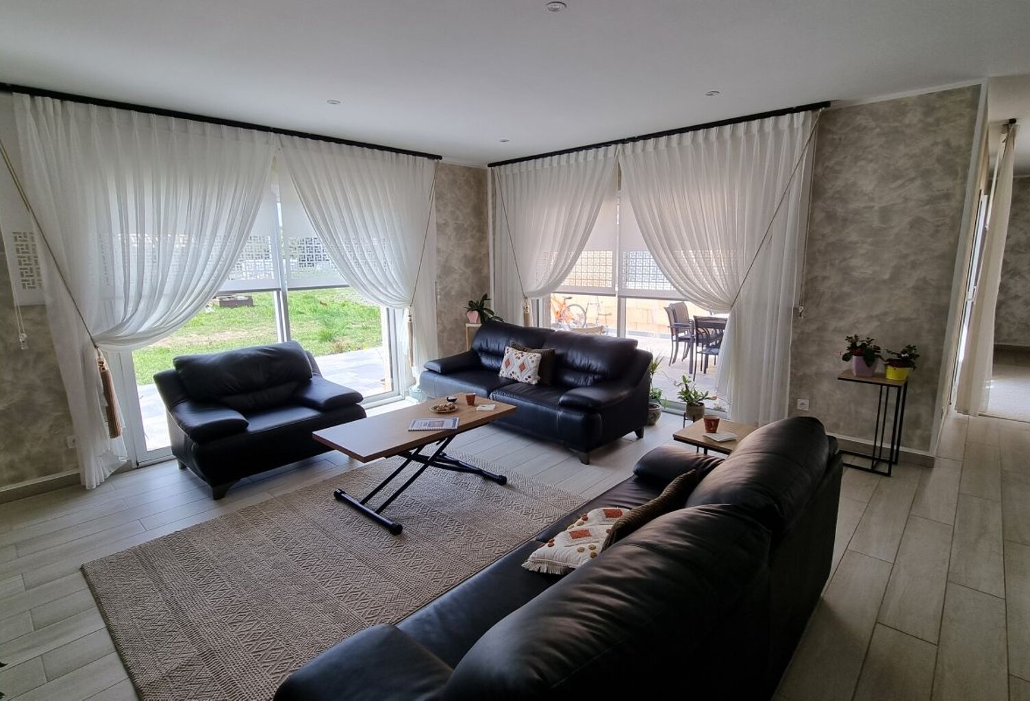 Villa — photo 1