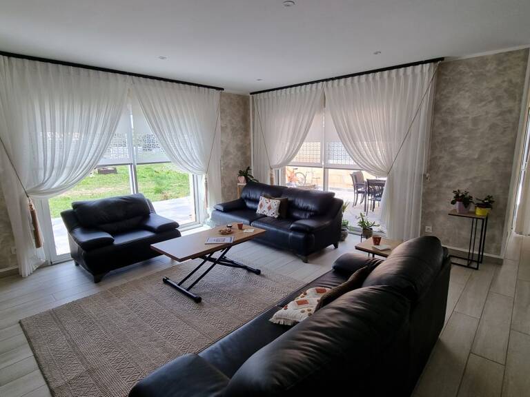Villa — photo 1