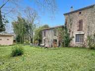 Lezan, ensemble immobilier à fort potentiel de 2 appartements, une maison et une remise soit 440m2 + possibilité de détacher une parcelle constructible de 500m2 env. — photo 2