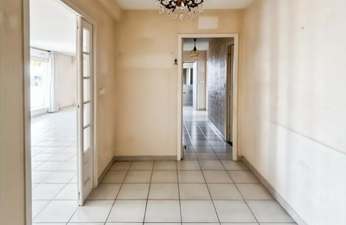 126 m² au dernier étage – Un appartement à réinventer selon vos envies — photo 4