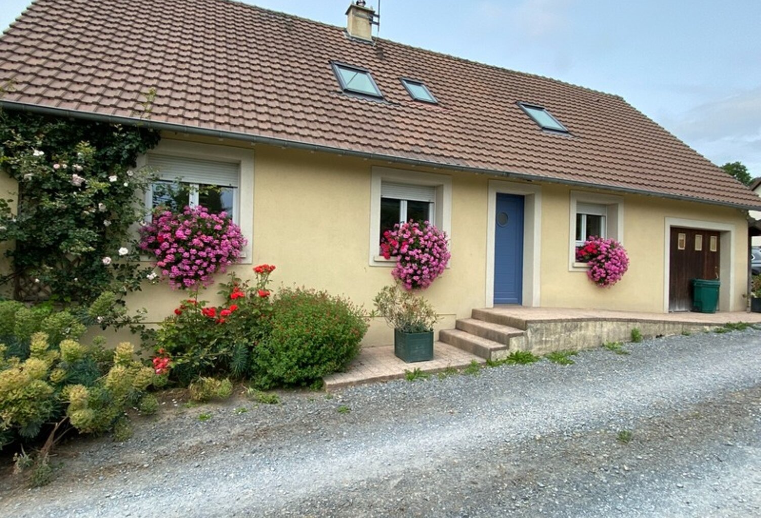 Ensemble immobilier avec maison et local professionnel entre Deauville et Pont l'Evêque — photo 1