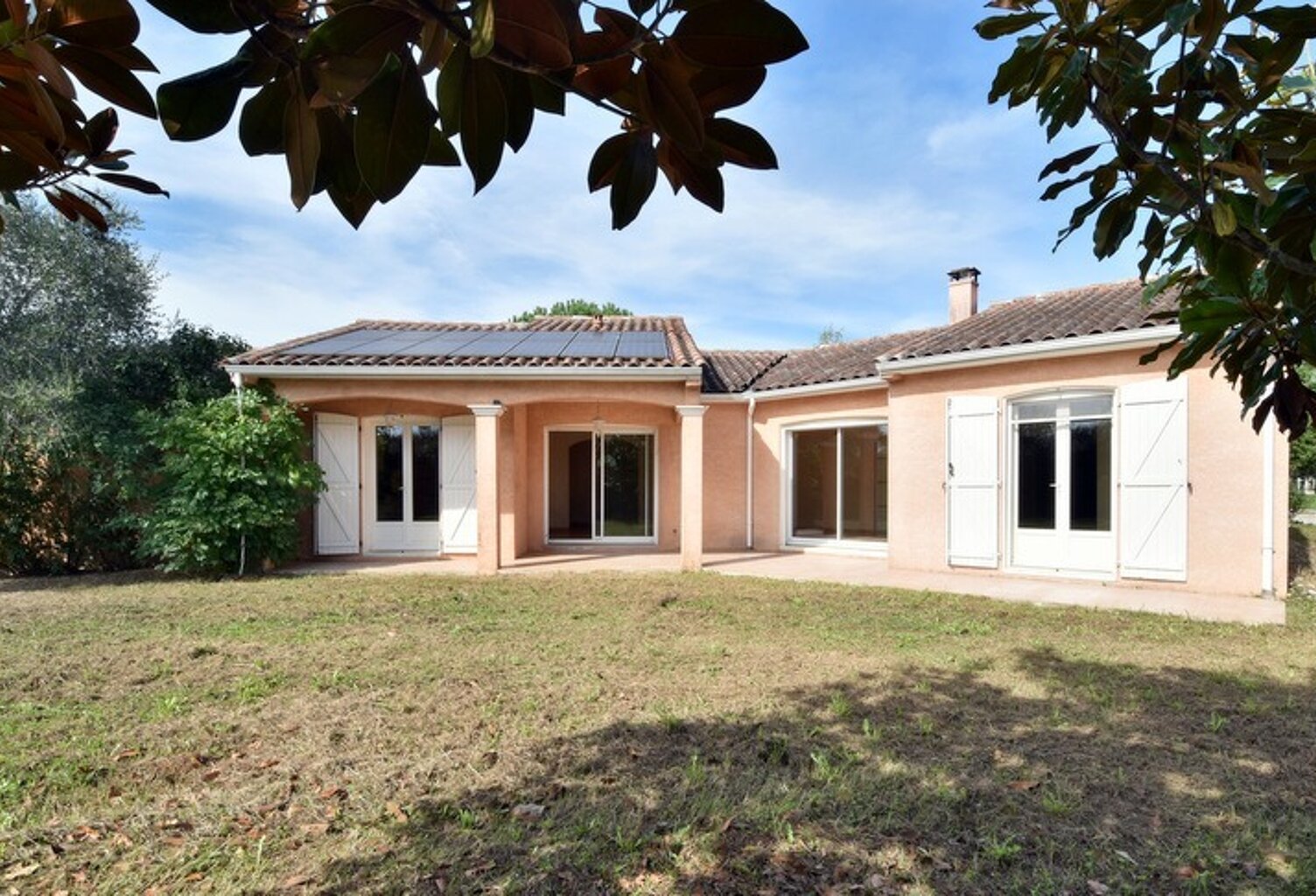 VILLA T6 - PLAIN-PIED ET AU CALME — photo 1