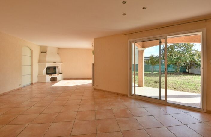 VILLA T6 - PLAIN-PIED ET AU CALME — photo 2