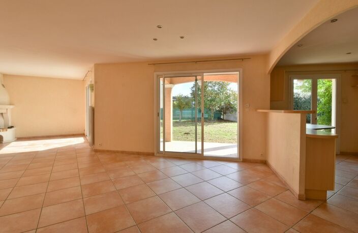 VILLA T6 - PLAIN-PIED ET AU CALME — photo 4