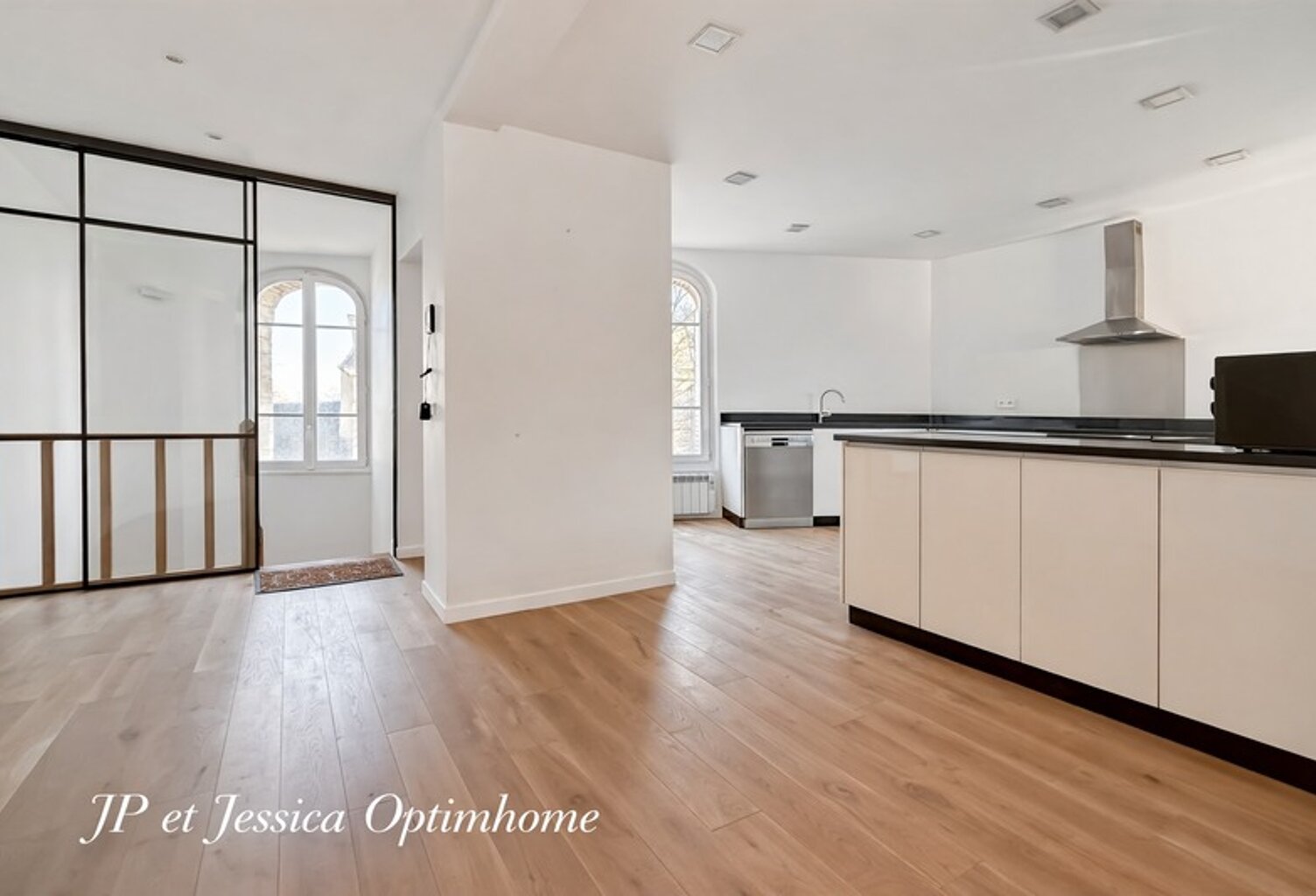 SENLIS — Centre historique – Duplex indépendant, Esprit maison — photo 1