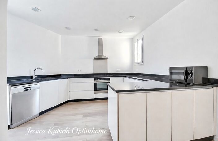 SENLIS — Centre historique – Duplex indépendant, Esprit maison — photo 3
