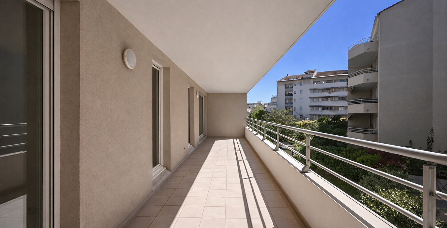 SOUS OFFRE APPARTEMENT T3 73M2 + 20m2 TERRASSE QUARTIER CAST — photo 1