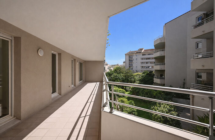 SOUS OFFRE APPARTEMENT T3 73M2 + 20m2 TERRASSE QUARTIER CAST — photo 2