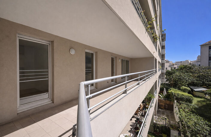 SOUS OFFRE APPARTEMENT T3 73M2 + 20m2 TERRASSE QUARTIER CAST — photo 3