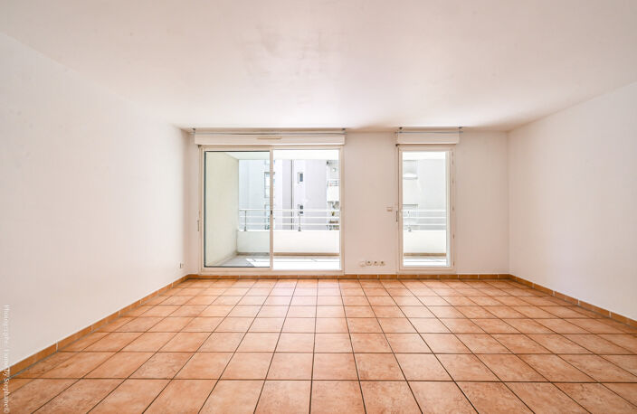 SOUS OFFRE APPARTEMENT T3 73M2 + 20m2 TERRASSE QUARTIER CAST — photo 4