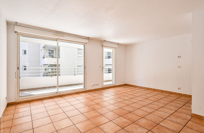 SOUS OFFRE APPARTEMENT T3 73M2 + 20m2 TERRASSE QUARTIER CAST — photo 5